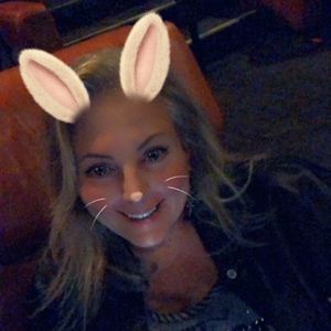 Meet your Posher, Lorie